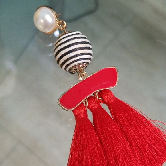 SOLD OUT - GIFT W/PURCHASE Tassel Earrings - Picture 3 of 5